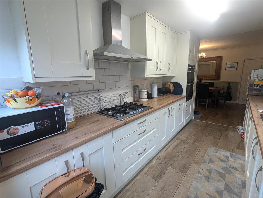 Kitchen/ Dining Area