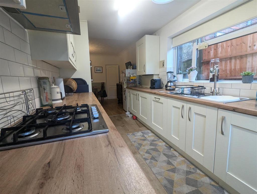 Kitchen/ Dining Area