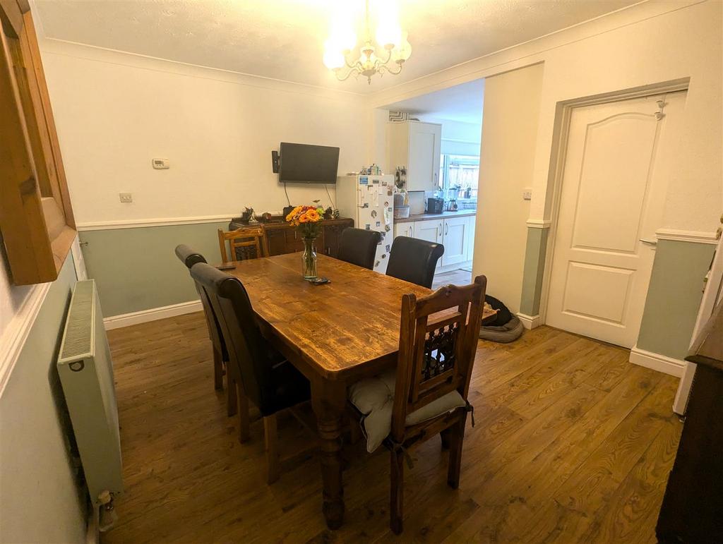 Kitchen/ Dining Area