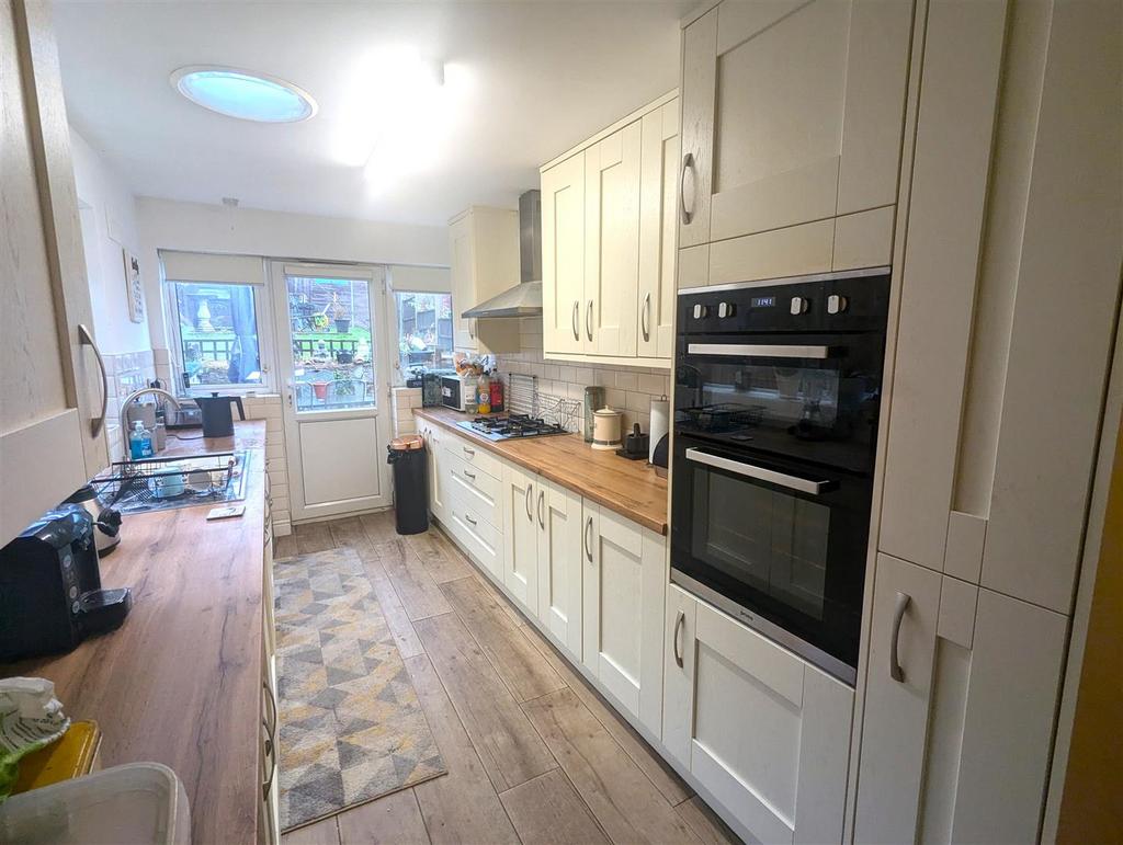 Kitchen/ Dining Area