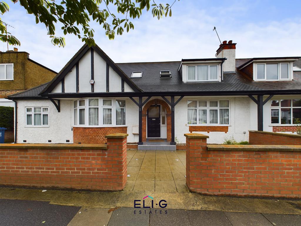 *Highly sought after* A beautiful 3 bed 2 bat