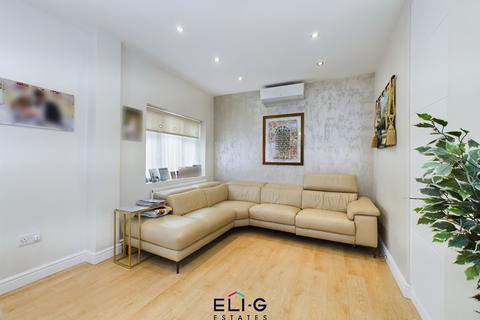 3 bedroom bungalow for sale, Golders Manor Drive, NW11