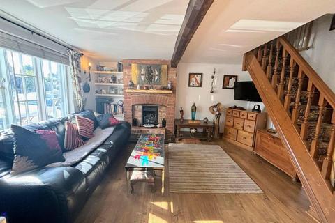 3 Coldstream Lane, Hardingstone, Northampton, NN4 6DB