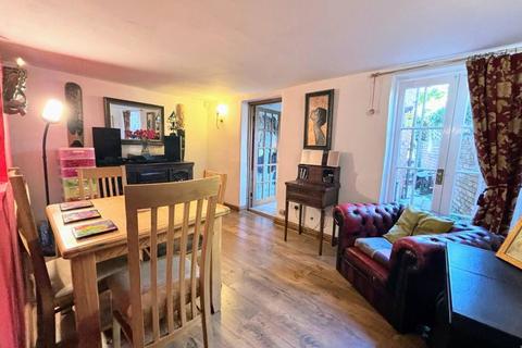 3 Coldstream Lane, Hardingstone, Northampton, NN4 6DB