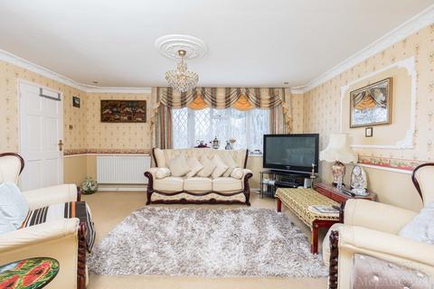 4 bedroom semi-detached house for sale, Lambourne Close, Crawley RH10