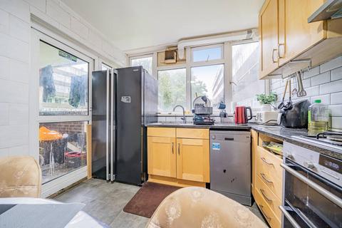 3 bedroom flat for sale, Garratt Lane, Tooting, London, SW17