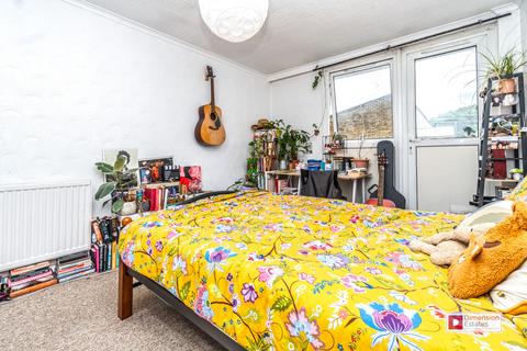 2 bedroom maisonette for sale, St. Peter'S Way, Dalston, Islington, Hackney, N1