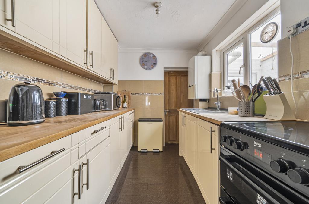 Coventry Road, Reading, Berkshire 2 bed terraced house for sale £315,000