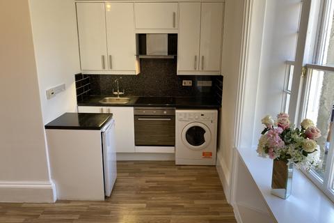 2 bedroom flat to rent, Quality Street, Edinburgh EH4