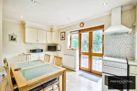 353 Manford Way, Chigwell, IG7 4AL