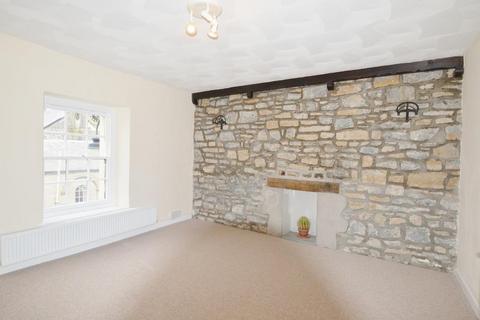 2 bedroom apartment to rent, Flat 2, 16 High Street, Cowbridge, CF71 7AG