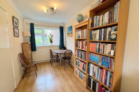 25 Hencroft, Leek, ST13 8EY