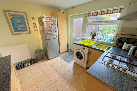 25 Hencroft, Leek, ST13 8EY