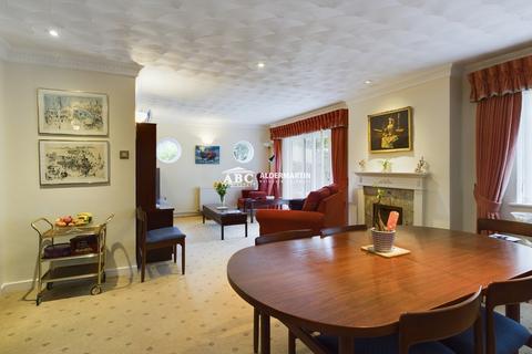 18 Richfield Road, Bushey, WD23 4LB