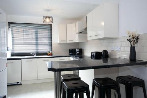 5 bedroom terraced house to rent, Mabfield road, Manchester M14