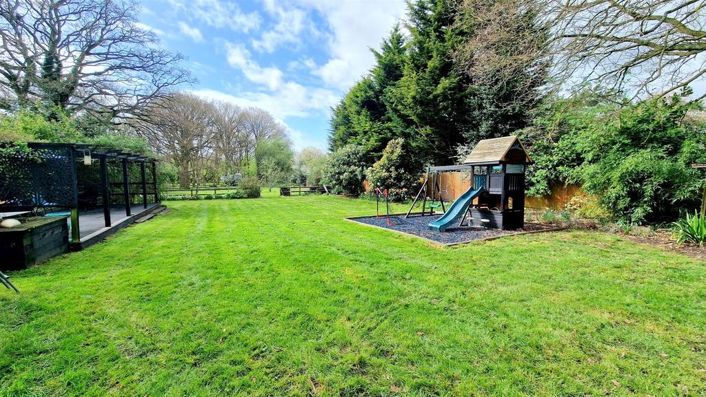 GARDEN 1.jpg