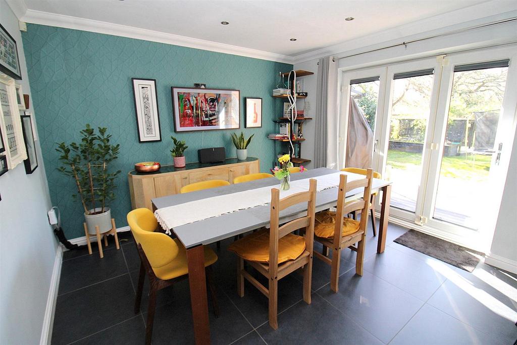 Dining area 2.jpg