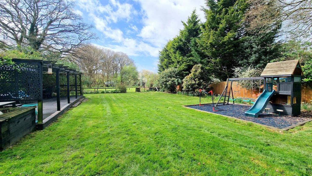 GARDEN 2.jpg