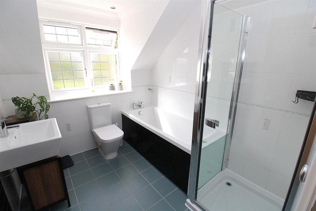 Family bathroom.jpg