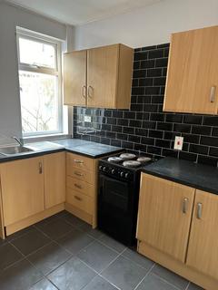 2 bedroom terraced house to rent, Wall Street, Blackpool FY1