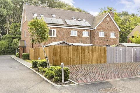 3 bedroom end of terrace house for sale, Woodroffe Close, Guildford GU12