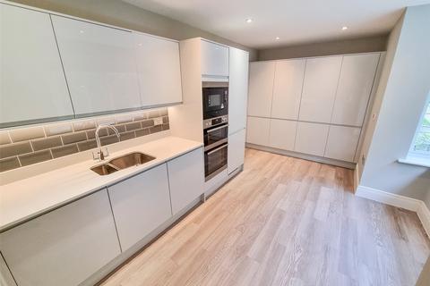 3 bedroom end of terrace house for sale, Woodroffe Close, Guildford GU12