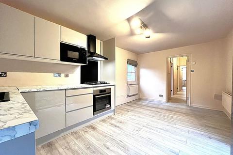 2 bedroom flat to rent, North Avenue, London W13