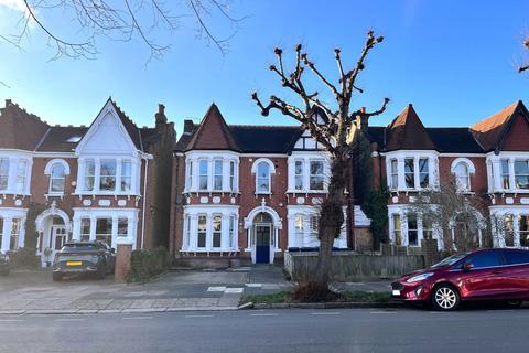 2 bedroom flat to rent, North Avenue, London W13