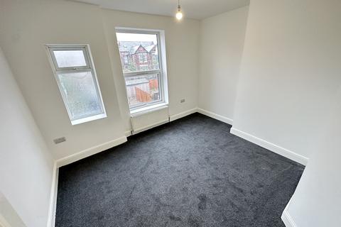 2 bedroom flat to rent, Wilbraham Road, Manchester, M21