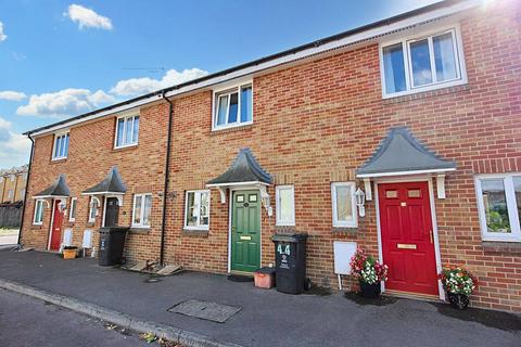 2 bedroom townhouse to rent, Woodhouse Road, Swindon SN3