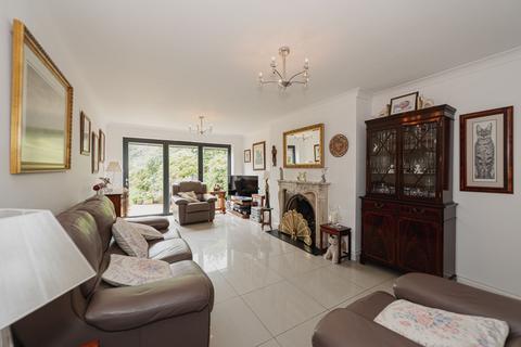 134 Ember Lane, Esher, KT10 8EJ