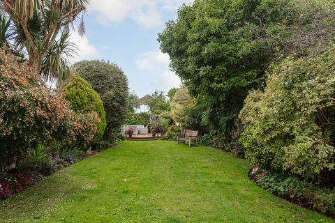 134 Ember Lane, Esher, KT10 8EJ