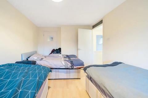 2 bedroom flat for sale, London SE25