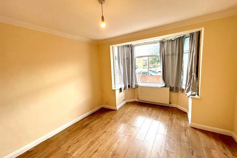 3 bedroom end of terrace house to rent, Causeyware Road, Edmonton N9