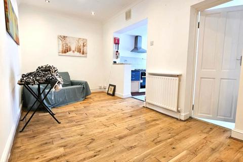 4 bedroom terraced house for sale, Gainsborough Avenue, London, E12 6JL