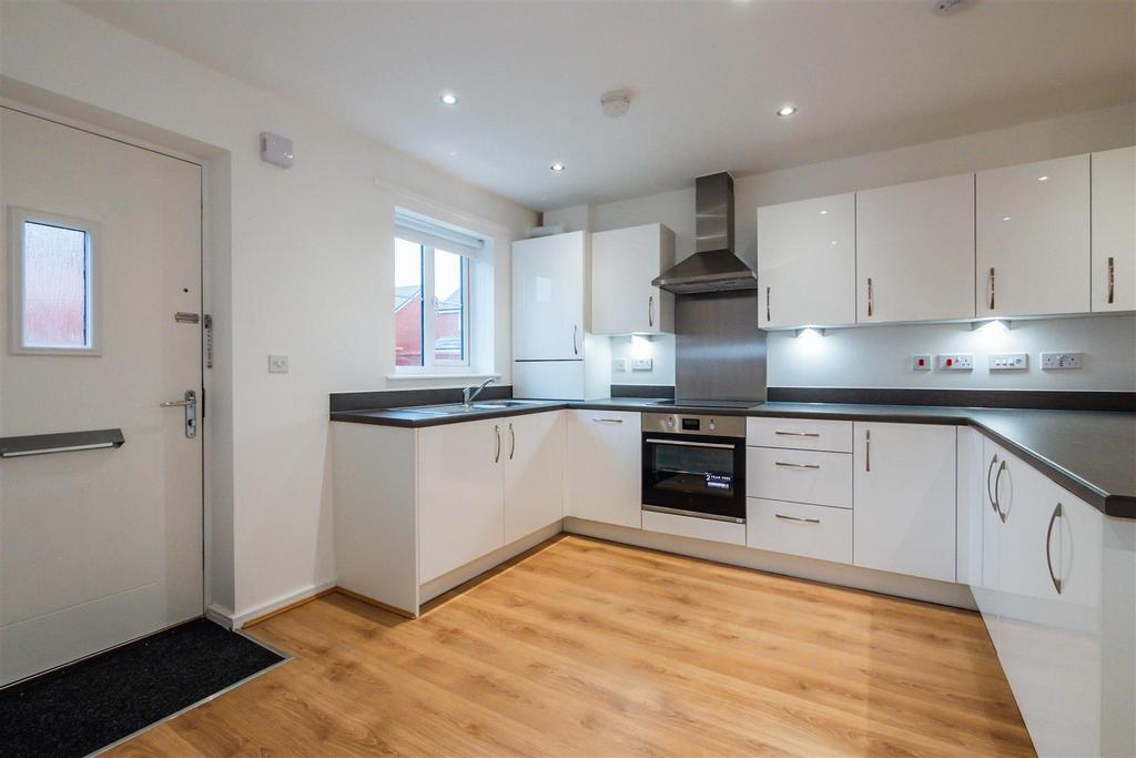 Collingham Crescent, Nottingham, NG5 2 bed terraced house to rent £