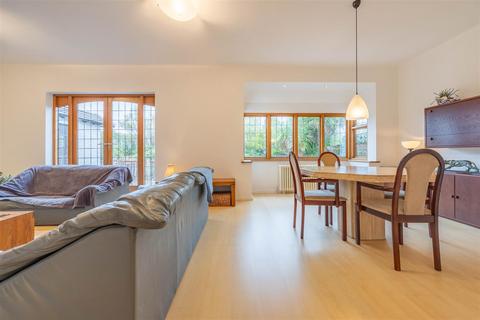42 Crosby Road, Westcliff-on-sea, SS0 8LG