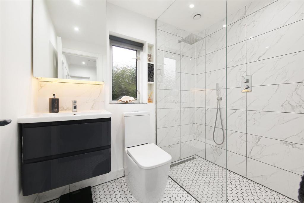 32 Annesley Close - bp L6z ZG7 Wxm A9le28u9 Y.jpg