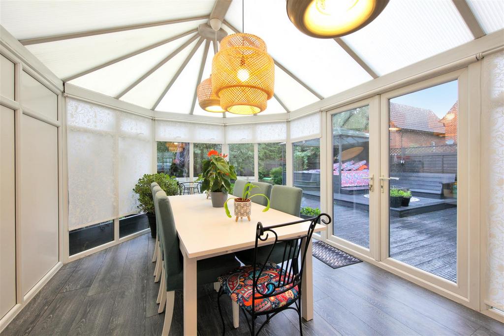 32 Annesley Close - xrtiq Hu Jtr7 Sv51 Qv Q1 G.jpg