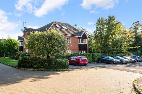 21 Corner Farm Close, Tadworth, KT20 5SJ