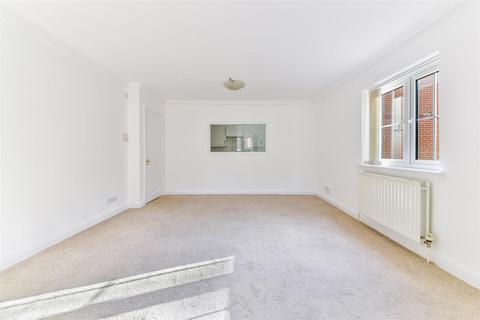 21 Corner Farm Close, Tadworth, KT20 5SJ