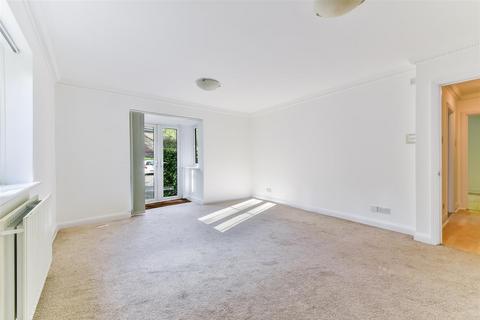 21 Corner Farm Close, Tadworth, KT20 5SJ