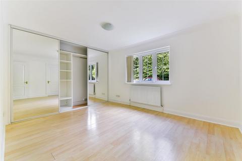 21 Corner Farm Close, Tadworth, KT20 5SJ