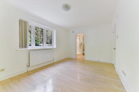 21 Corner Farm Close, Tadworth, KT20 5SJ