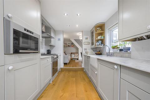 2 bedroom end of terrace house for sale, Warwick Road, Twickenham