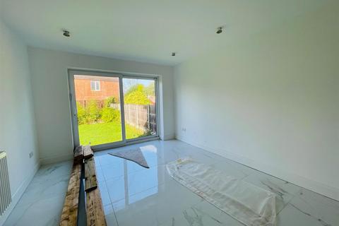 3 bedroom house to rent, Carisbrooke Road, Leicester