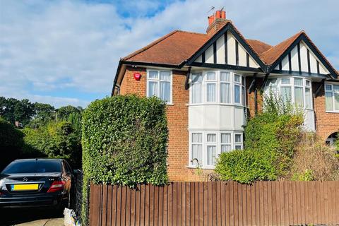 3 bedroom house to rent, Carisbrooke Road, Leicester