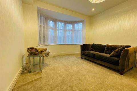 3 bedroom house to rent, Carisbrooke Road, Leicester