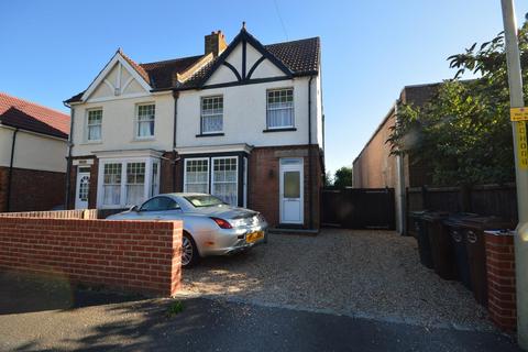 3 bedroom semi-detached house to rent, South Stour Avenue, Ashford TN24