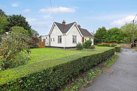 2 bedroom bungalow for sale, Blacksmiths Alley, Ingatestone, CM4